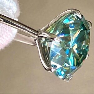 💥 Fabulous 14 CTs 💥 Bluish Diamond Solitaire  ring 💥